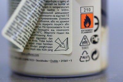 The arrow indicator in the corner of the label tells consumers where to peel.