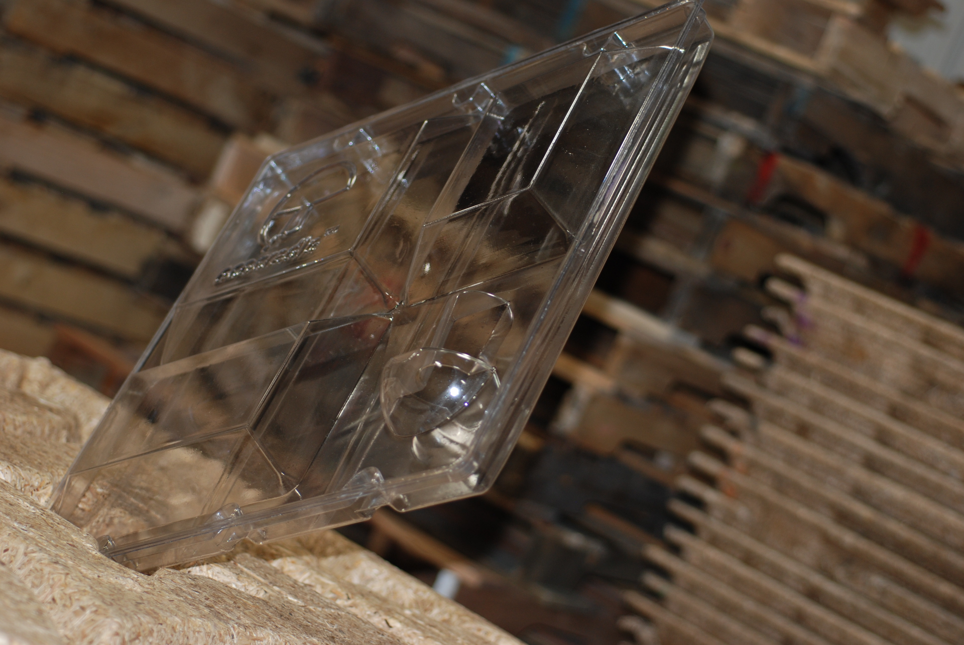 The cooler grow tray has a 21 x 21-in. standard-size base and lid.