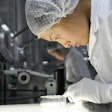 Quality control: Since glass vials are often filled with aggressive medicinal products, they are subjected to precise checks beforehand. (Photo: Schott PP/Jan Siefke)