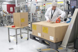 The Eco i5.1 accepts dynamic loads up to 3,300 lb and racking loads of 2,200 lb.