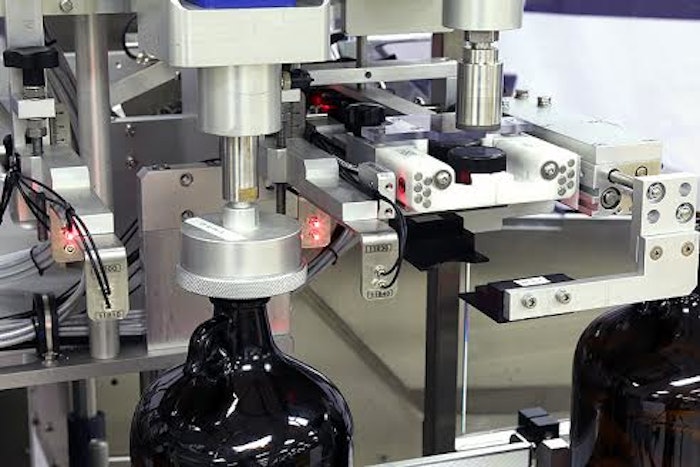 A grip chuck torqueing station maximizes the surface area of the chuck to the cap, improving control of the torque being applied and the life of the chuck.
