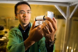 Jun Wag in the lab. Photo: www.smithsonian.com