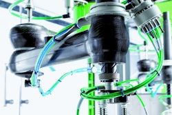 All steps from forming trays, through product feeding and grouping to cartoning, take place on a compact system. The auto-injectors are placed in trays and then cartoned.