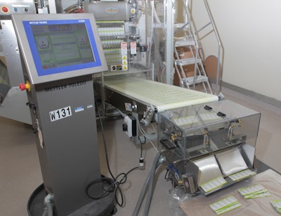 The IM3100 is a chute-fed checkweigher designed to achieves better accuracy than most dynamic belt-driven systems.