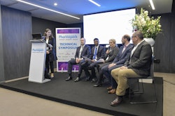 A panel discussion with industry experts during Pharmapack Europe highlights adherence packaging and sustainability.