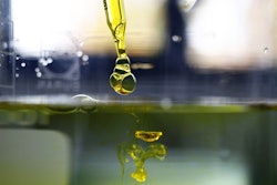 CBD Dissolving into Water / Image: Stefan Wermuth