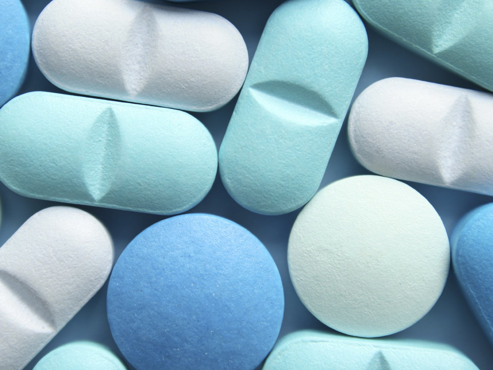 Синие таблетки обезболивающие. Голубые таблетки. Таблетки в оболочке. Лекарство в синих таблетках. Синие таблетки в оболочке.