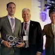 Dr. Joseph Adelsberger, Team Leader R+D Basic Technologies at Schreiner Group, accepts the Innovation Award on the occasion of the European Label Forum.
