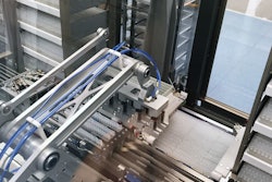 he Robocombi system mechanically picks the strips of bottlepacks from the conveyors they stand in and places them directly into the four parallel conveyor lanes leading to the packaging line.