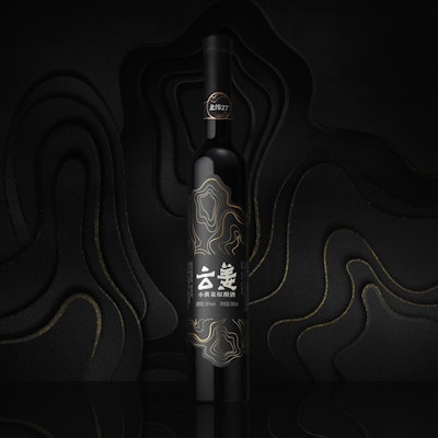 Label for Yunjiang, a private label liqueur manufactured by Shanghai Yun Jiang Biotechnology.