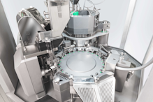 The GKF 2600, which was developed for the high-performance range, achieves an output of more than 110,000 capsules per hour with capsule size 00.