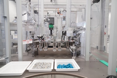 After the components have been manually inserted, the automated assembly process starts. The machine design can subsequently be adapted to be fully automated.