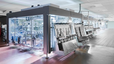 At 33 meters in length, 13 sub-machines, up to 33,000 bottles an hour – the new packaging machine at Rotkäppchen-Mumm not only has an impressive set of statistics but also provides outstanding flexibility.
