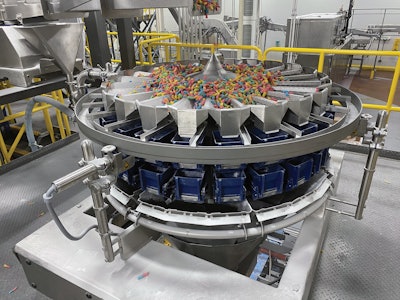 The combination scale is notable for a “fines removal” system that minimizes the amount of unsightly sugar that would otherwise collect in the bottom of each bag of product.