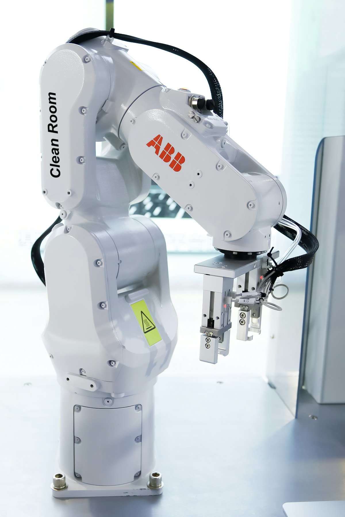 Ambigüedad Solicitud Proceso ABB: Hygienic Cleanroom Robot From: ABB Robotics | Healthcare Packaging