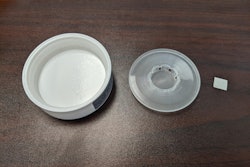 eBottles420 created a basket that fits into the underside of the jar’s cap, which hangs down slightly into the jar’s headspace.