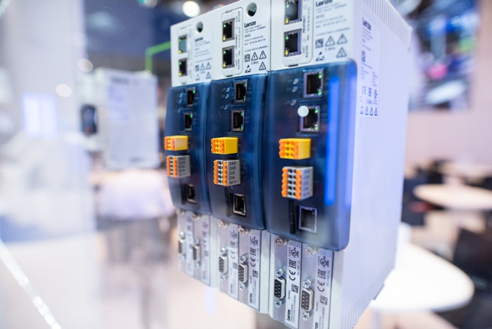 Lenze's i950’s drive-based motion includes two of the servo drive’s modes: drive parameterization using Lenze’s pre-configured FAST software application and custom configuration using IEC 61131-3 programming languages.