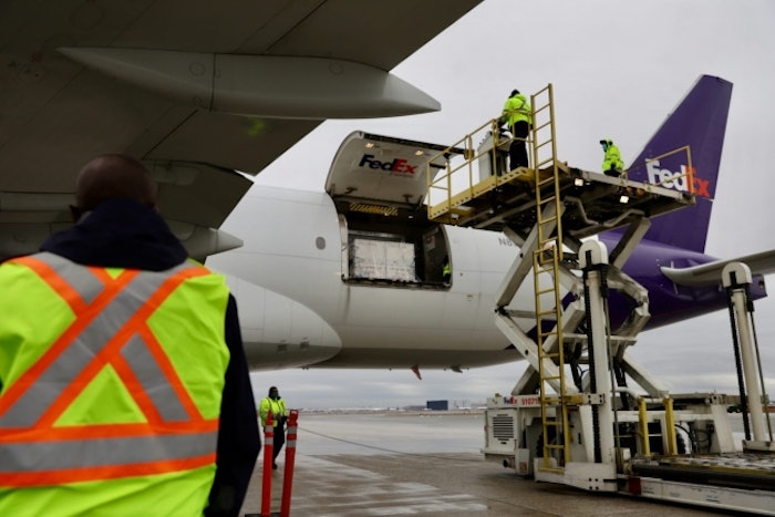 Moderna Covid 19 Vaccine Reaches Canada With Fedex Express Canada Innomar Strategies Healthcare Packaging