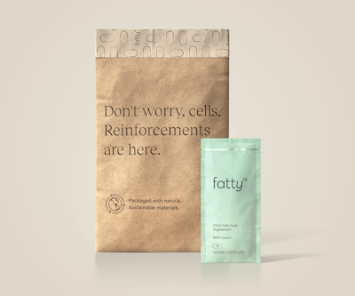 Metallized pouches, with an FSC-certified, printed paper layer exterior, carry the capsules through the supply chain while providing a moisture and oxygen barrier. These pouches easily fit into a small kraft mailer for the subscription-based refills.