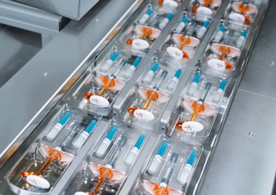Paris-based Laboratoires VIVACY develops, produces, and distributes medical injectables. Due to a boom in aesthetic procedures, production volume is growing strongly, necessitating packaging automation.