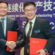 Shanghai Pharmaceuticals has always been driven by technology and innovation: Zeng Chuiyu, Deputy Director of Shanghai Pharmaceutical Manufacturing Management Center and Director of Technology Innovation Center and Hu Shengli, Managing Director of Syntegon in China after signing the partnership. (Picture: Syntegon)