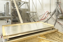 The flexible screw conveyor transports cholestyramine resin, a difficult-to-move powder, to the pouch filling machine.