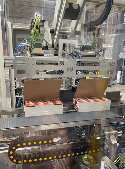 Here we see the same robot as the first, now fitted with different tooling that executes the folding and closing for the combover format.
