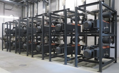 A vacuum system from Busch Vacuum Solutions provides Emsland Frischgeflügel’s transport system with the required vacuum.
