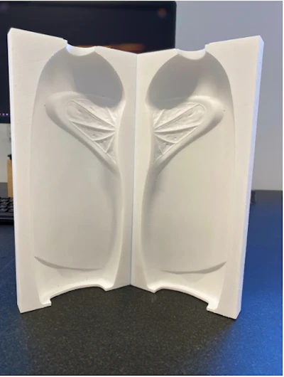By using Rigid 10K Resin, Serioplast fabricated precise molds with smooth surface finish, capable of integrating fine features, including holes as small as 0.5 mm. They post-processed the tool with a polishing machine or manual sanding to meet the critical dimensions. Textured surfaces were incorporated in the CAD of the mold cavity.