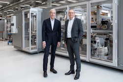 Hans Bühler (left) hands over the CEO position to Dr. Stefan König.