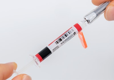 The security seal integrated in the needle protection system is automatically activated when pulling off the syringe cap and irreversibly indicates the first opening.