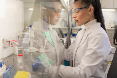 Drawing on in-house biological and chemical expertise, Hohenstein Medical works with manufacturers to define fit-for-purpose biocompatibility strategies, anticipate regulatory questions and support patient-focused risk assessment.