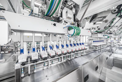 The machine fills the boxes standing on the Transmodul from above in accordance with the TLM principle.