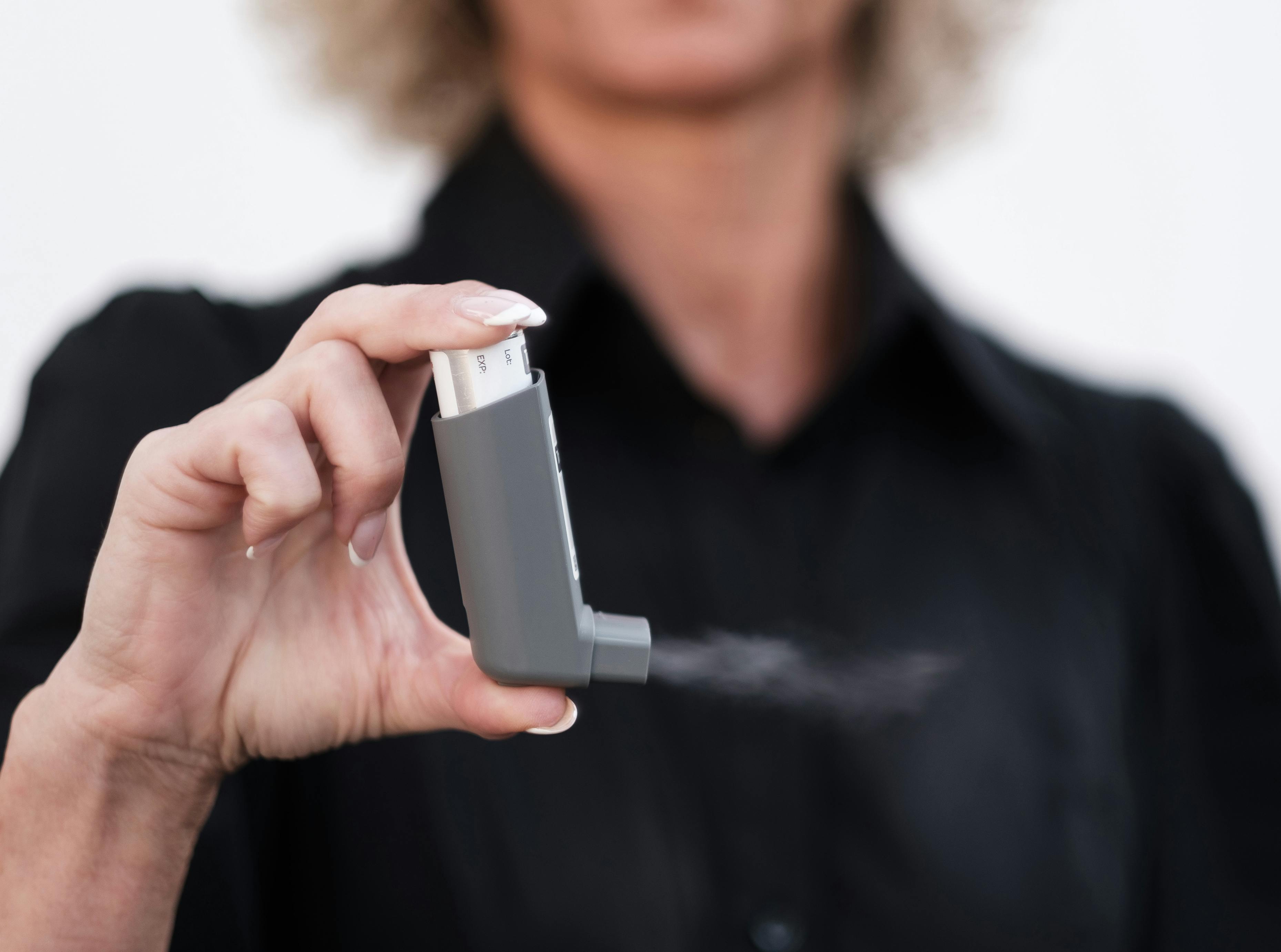 Now, a new generation of low-global warming potential (GWP) propellants is emerging, prompting a complex industry-wide transition that touches formulation, manufacturing, regulation, and packaging.