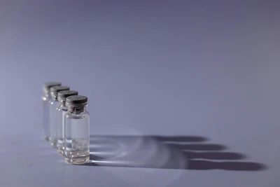 Increasing consumption of injectable drugs, vaccines, and biologics has further elevated the importance of high-quality glass containers such as vials, ampoules, and cartridges.